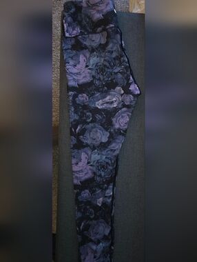 Apana Floral Print Purple & Black Leggings
